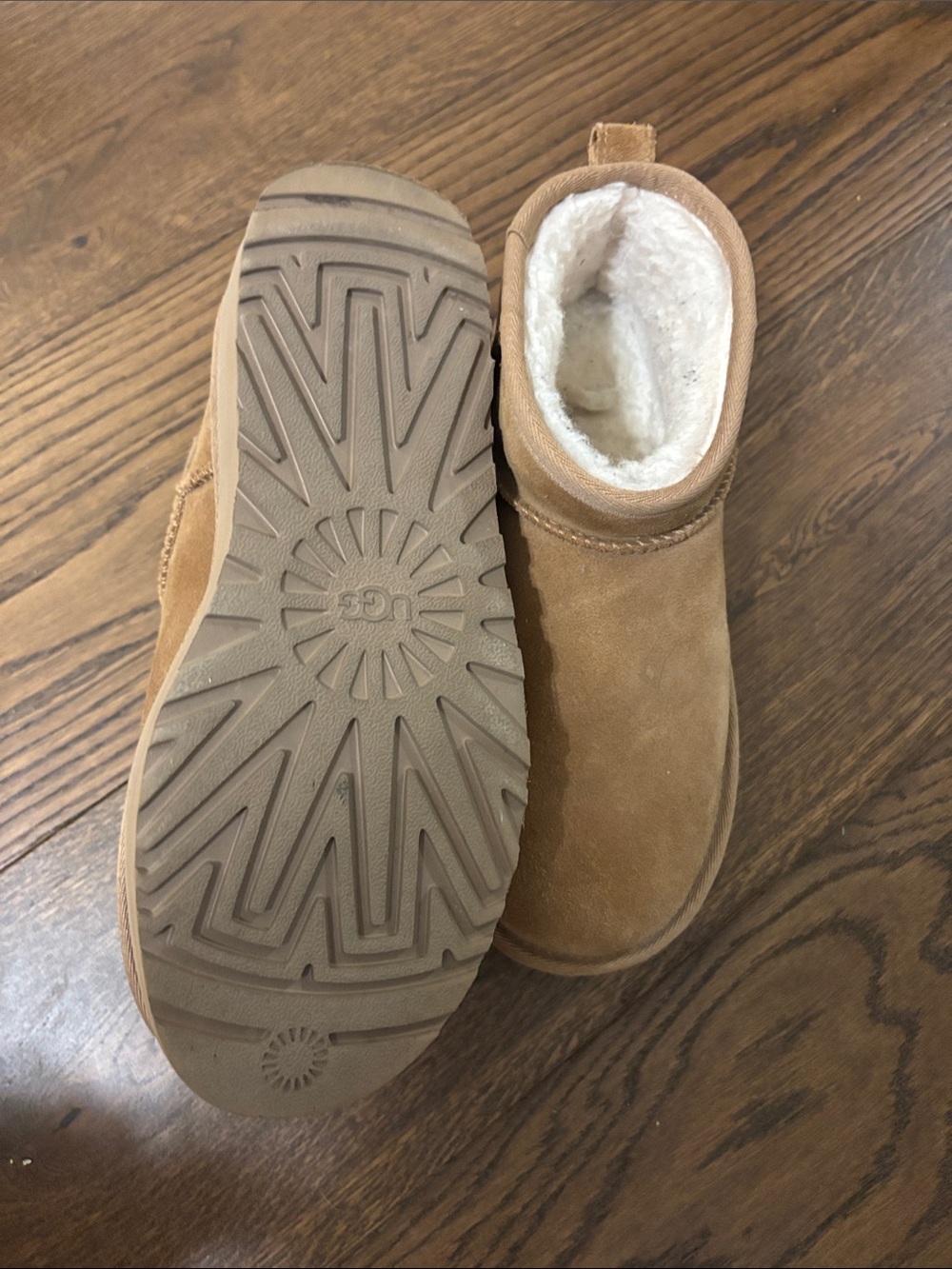 UGG Platform Mini - Size 8 Women - Picture 5 of 5